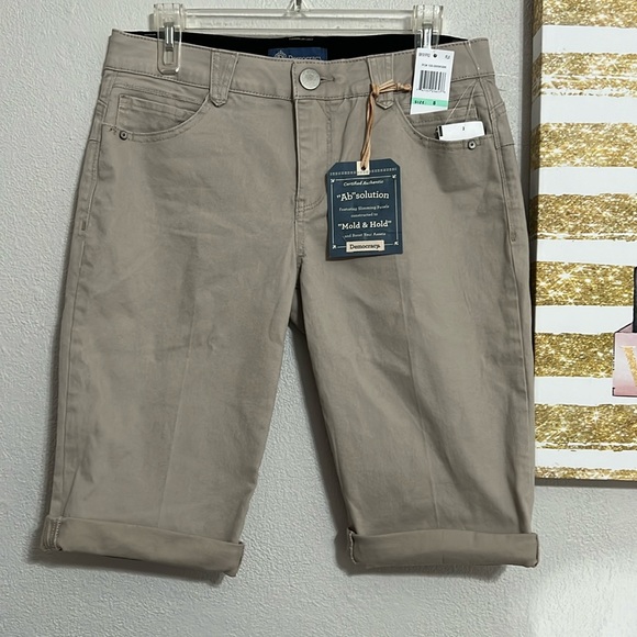 Democracy Bermuda Mold and Hold Shorts Light Khaki Size 8 - Picture 2 of 11